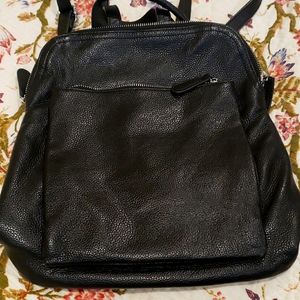 HESHE LEATHER BAGPACK..